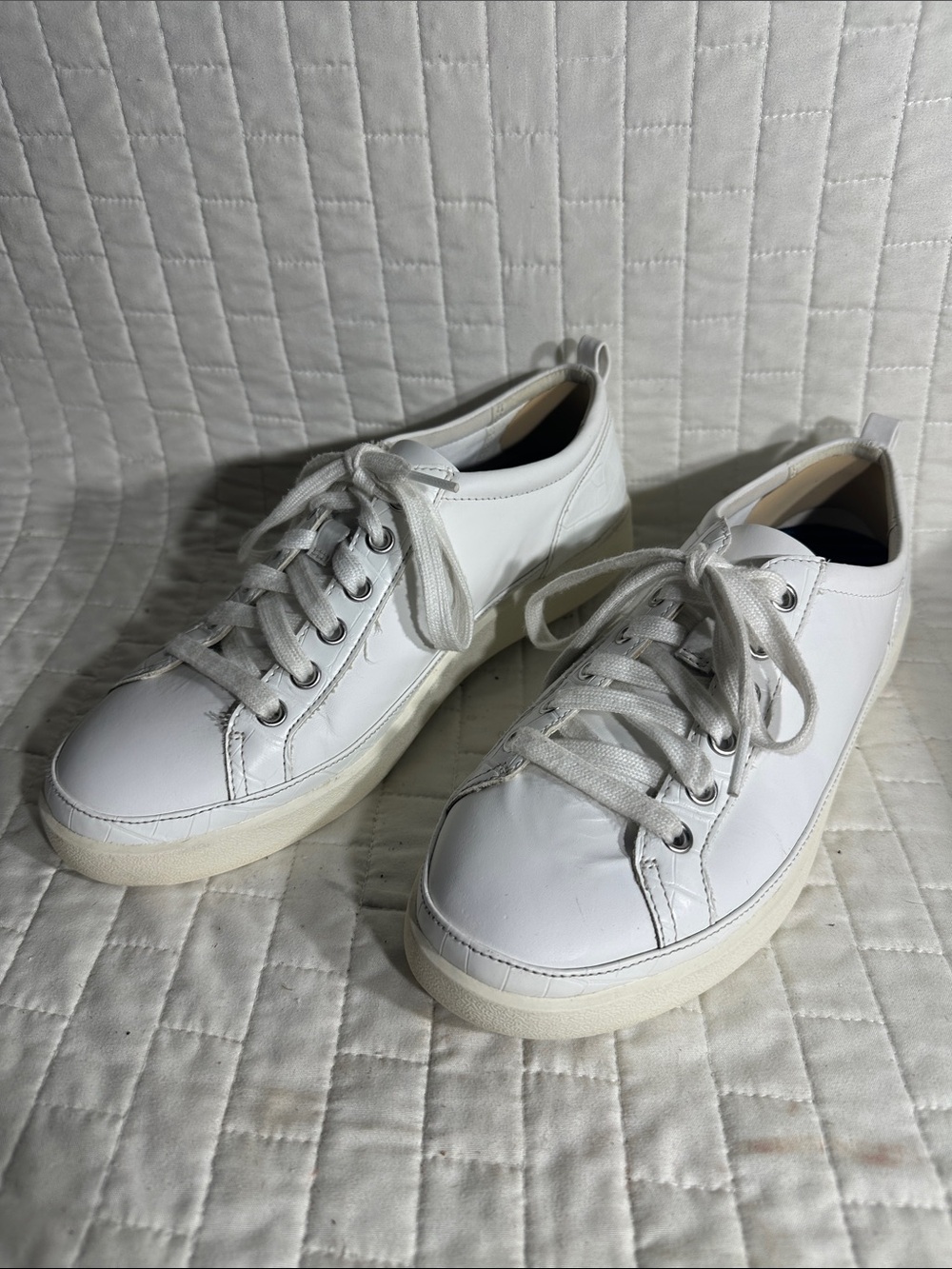 Vionic Winny women's white leather sneakers with an embossed heel detail